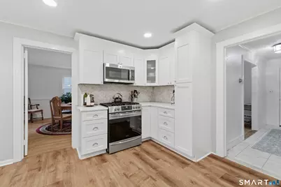 198 Auburn Road, West Hartford, CT 06119 - Photo 9