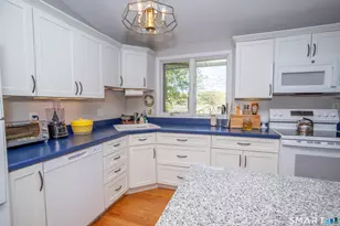18 Cedarwood Ln, Old Saybrook, CT 06475 - Photo 7