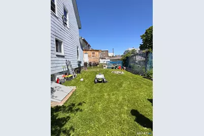 384 Wells Street, Bridgeport, CT 06606 - Photo 13