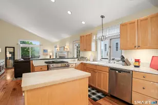 969 Reef Rd, Fairfield, CT 06824 - Photo 15