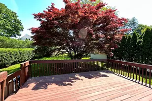 70 Guilford Dr, Bridgeport, CT 06606 - Photo 31