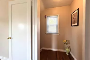 70 Guilford Dr, Bridgeport, CT 06606 - Photo 17