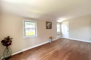 70 Guilford Dr, Bridgeport, CT 06606 - Photo 19