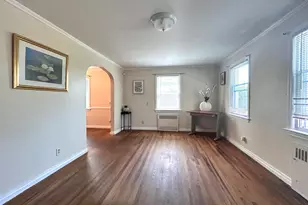 70 Guilford Dr, Bridgeport, CT 06606 - Photo 7