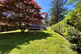 70 Guilford Dr, Bridgeport, CT 06606 - Photo 33
