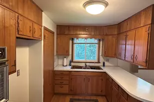 13 Walnut Ln, Wallingford, CT 06492 - Photo 5