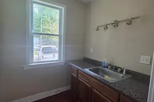 242 Enfield St, Hartford, CT 06112 - Photo 11