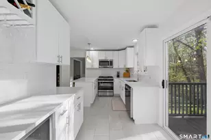 47 Dunbar Ln, Hamden, CT 06514 - Photo 9