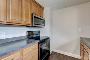 25 Amity St, Meriden, CT 06450 - Photo 17