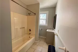 12 Lorraine St, Hartford, CT 06105 - Photo 11