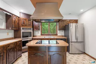 34 Ox Bow Ln, Woodbridge, CT 06525 - Photo 11