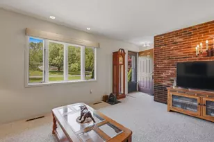 35 Dorchester Ln, Branford, CT 06405 - Photo 9