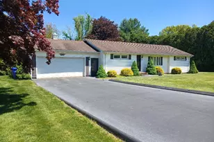 35 Dorchester Ln, Branford, CT 06405 - Photo 1