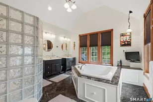 25 Brocketts Point Rd, Branford, CT 06405 - Photo 17