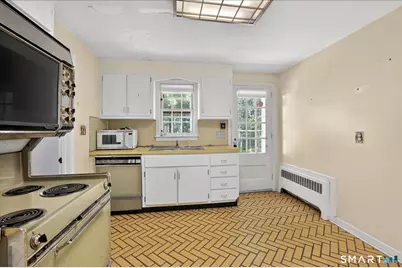 44 Lawrence Avenue, Avon, CT 06001 - Photo 13