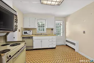 44 Lawrence Ave, Avon, CT 06001 - Photo 13