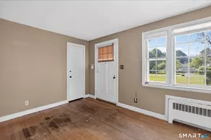 44 Lawrence Ave, Avon, CT 06001 - Photo 5