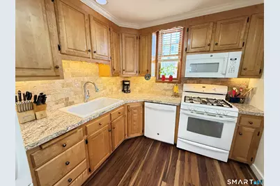 111 Hawthorne Avenue, Derby, CT 06418 - Photo 11