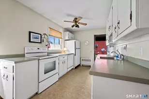 90 Monroe St, East Hartford, CT 06118 - Photo 15