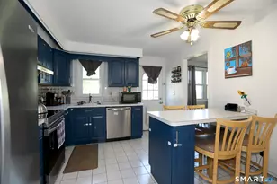 7 Jonathan Pl, Bloomfield, CT 06002 - Photo 5