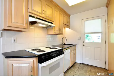 16 Miamis Road, West Hartford, CT 06117 - Photo 15
