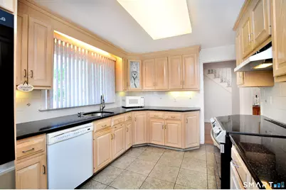 16 Miamis Road, West Hartford, CT 06117 - Photo 17