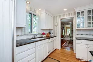 154 Steele Rd, West Hartford, CT 06119 - Photo 17