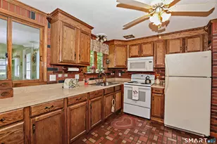 17 Plainview Dr, Plainfield, CT 06239 - Photo 3