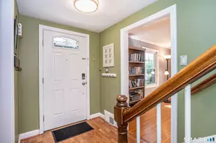 5 Linnard Rd, West Hartford, CT 06107 - Photo 3