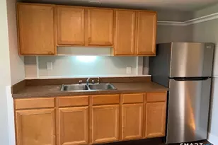 489 Middle Tpke E, Manchester, CT 06040 - Photo 3