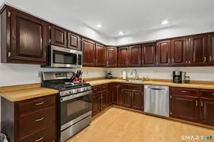 14 Nutmeg Cir, Monroe, CT 06468 - Photo 5
