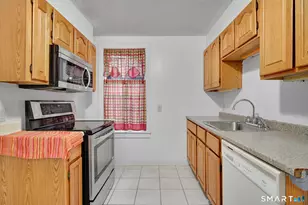 33 Congress St, Hartford, CT 06114 - Photo 17