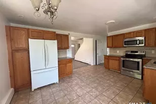 366 Harmony St, Bridgeport, CT 06606 - Photo 9