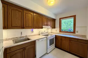 38 Courtland Dr, Groton, CT 06340 - Photo 3