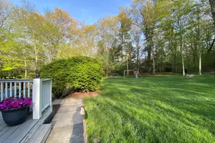 12 Carriage Hill Rd, Woodbridge, CT 06525 - Photo 5