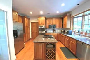 12 Carriage Hill Rd, Woodbridge, CT 06525 - Photo 7
