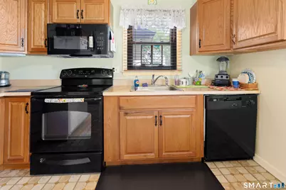 27 McIntosh Avenue, Montville, CT 06382 - Photo 9
