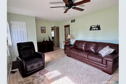 201 Southwest Avenue, Windsor Locks, CT 06096 - Photo 5