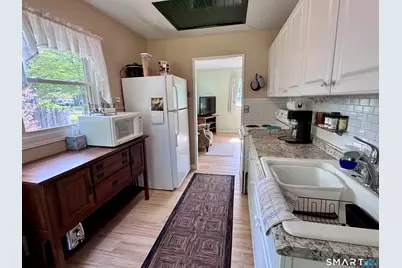 201 Southwest Avenue, Windsor Locks, CT 06096 - Photo 7