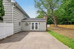 44 Barmore Dr W, Stamford, CT 06905 - Photo 29
