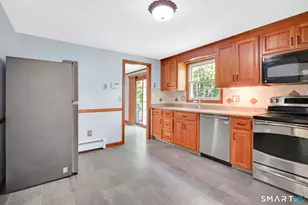 29 Burr Rd, Bloomfield, CT 06002 - Photo 17