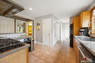 694 Millbrook Rd, Middletown, CT 06457 - Photo 9