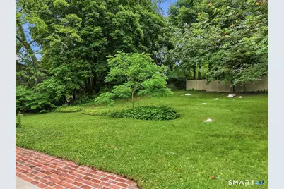 28 Moore Court, New London, CT 06320 - Photo 9