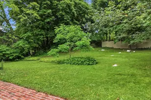 28 Moore Ct, New London, CT 06320 - Photo 9