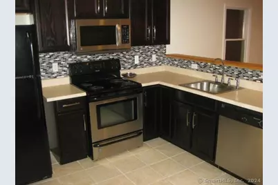 95 Highview Avenue Apt #2, Stamford, CT 06907 - Photo 1