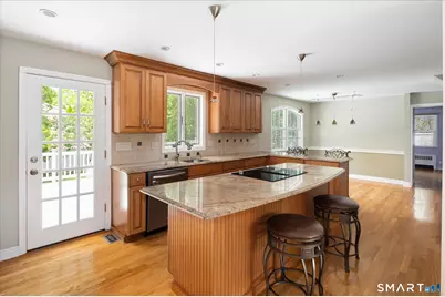 43 Green Knolls Lane, Fairfield, CT 06824 - Photo 3