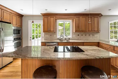 43 Green Knolls Lane, Fairfield, CT 06824 - Photo 5