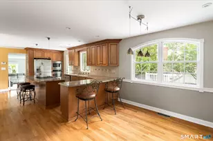 43 Green Knolls Ln, Fairfield, CT 06824 - Photo 9