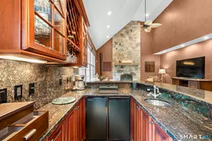 12 Logans Way, Danbury, CT 06811 - Photo 7