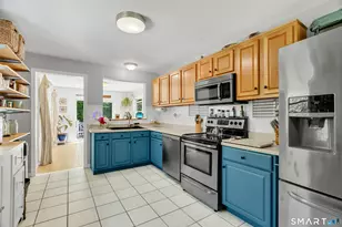 13 Foxcroft Rd, East Lyme, CT 06357 - Photo 5